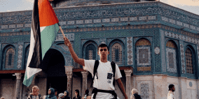 بالفيديو: "يوتيوبر مصري" يعرب عن صدمته من الأسعار في رام الله