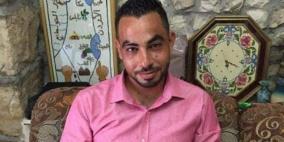 الأسير المضرب رائد ريان خرج لزيارة محاميه على كرسي متحرك