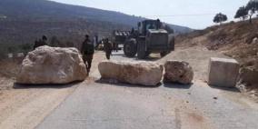 الاحتلال يحتجز طلبة ومعلمين لساعات ويغلق مداخل مسافر يطا