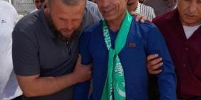 الأسير خضر بشارات يعانق الحرية بعد عشرين عاماً من الأسر