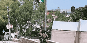 الاحتلال يزيل الأعلام الفلسطينية في قرية شوفة بطولكرم