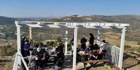 للمرة الثالثة: مستوطنون يعيدون بناء بؤرة استيطانية جنوب نابلس