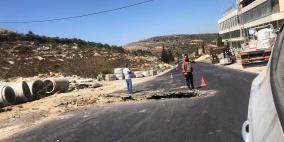 الأشغال توضح أسباب الحفريات في مشروع طريق بيتونيا- عين عريك