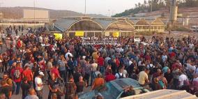 بالصور: العمال في الداخل ينظمون وقفات احتجاجية على الحواجز العسكرية