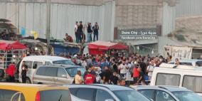 آلاف العمال يحتجون على حواجز الاحتلال رفضا لقرار تحويل رواتبهم للبنوك