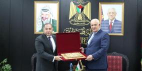 هب الريح يكرم السفير المصري لانتهاء مهامه في فلسطين