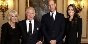 أول صورة رسمية لملك بريطانيا وعائلته