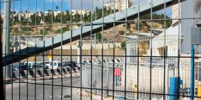 الاحتلال يبعد والدة المطارد المقدسي عدي التميمي عن مخيم شعفاط