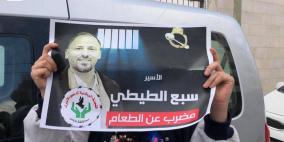 الأسير سبع الطيطي يعلق إضرابه المفتوح عن الطعام