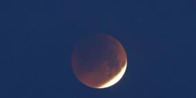 العالم على موعد مع خسوف قمري كامل.. إليك موعده وتفاصيله