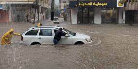 بالصور: غرق مناطق متفرقة في غزة جراء سقوط الأمطار