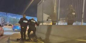 الاحتلال يعتقل مجموعة من الشبان في القدس