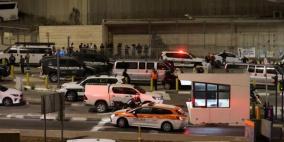 شاهد: الاحتلال يغلق حاجز مخيم شعفاط ويمنع تنقل الأهالي