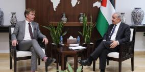 اشتية يبحث مع الاتحاد الأوروبي دعم المشاريع في مجال الطاقة المتجددة