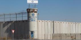 الاحتلال يعتقل فتاة من رام الله أثناء زيارة شقيقها الأسير