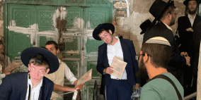 مستوطنون يؤدون طقوسا تلمودية قرب المسجد الأقصى