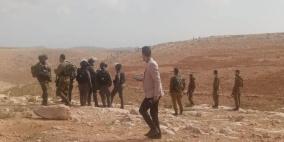 بالصور: الاحتلال يصيب شابين ويعتقل آخرين جنوب الخليل