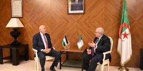 الفريق الرجوب يطلع وزير خارجية الجزائر على اخر المستجدات السياسية