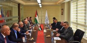 مجلس إدارة اتحاد جمعيات رجال الاعمال يبحث مع وزير الخارجية تعزيز التعاون