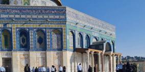 مستوطنون وعناصر من شرطة الاحتلال يقتحمون "الأقصى" 