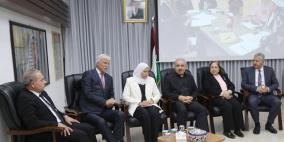 "التربية" تستقبل المعزين بالراحلة الأكاديمية نصرو وتطلق جائزة تخليدا لروحها