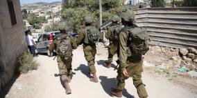 الاحتلال يقتحم قرية سنيريا ويفتش عددا من المنازل