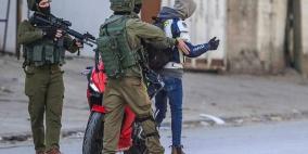 الاحتلال يعتقل أربعة شبان بزعم التخطيط لعمليات في الضفة