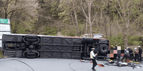 مصرع إسرائيلي وإصابة العشرات بانقلاب حافلة في كوريا الجنوبية