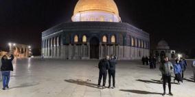 الاحتلال يقطع أذان العشاء بالمسجد الأقصى