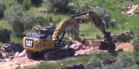 الاحتلال يجرف أراضي في ترمسعيا شمال رام الله