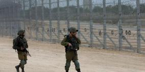 الاحتلال يعتقل شابين على حدود غزة