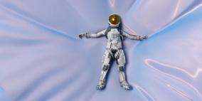 ماذا يحدث لجسمك إن اتخذ وضعية نوم رائد الفضاء؟