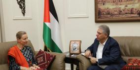 السفير دبور يلتقي مديرة شؤون وكالة الاونروا في لبنان دوروثي كلاوس