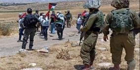 الاحتلال يعتقل مواطنة ومتضامنا أجنبيا من المغير شرق رام الله