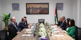 تفاصيل لقاء الوزير حسين الشيخ وهادي عمرو في رام الله