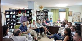 مركز "شمس" يطلع وفداً شبابياً هولندياً على الانتهاكات الإسرائيلية في الأراضي الفلسطينية المحتلة