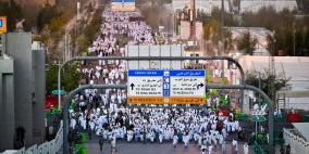 الحجاج ينفرون إلى مزدلفة استعدادا لرمي الجمرات