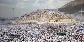 الحجاج يؤدون عند عرفات الركن الأعظم للحج