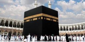 500 حاج وحاجة من أسر الشهداء والأسرى يغادرون عبر معبر الكرامة 