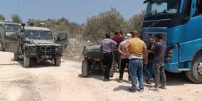 مستوطنون يعتدون على طواقم بلدية قفين شمال طولكرم