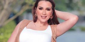 دافع عنها.. شريف منير يصدم جمهوره بعد حلاقة ابنته شعرها