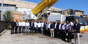 "كهرباء القدس تستلم " رافعة " جديدة قادرة على حمل 230 طناً من شركة ليبر الألمانية