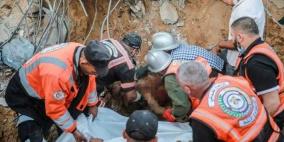 انتشال جثامين 20 شهيدًا من عيادة الشيخ رضوان في مدينة غزة