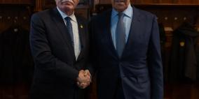 خلال لقائه نظيره الروسي الوزير المالكي يؤكد على أهمية البناء على قرارات الجمعية العامة ومجلس الأمن من أجل إنهاء العدوان الاسرائيلي ضد شعبنا