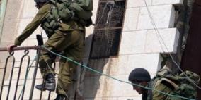 الاحتلال يخلي عائلة من منزلها قسرا ويحوله إلى ثكنة عسكرية في قرية كرمة جنوب الخليل