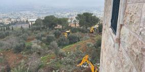 الاحتلال يجرف أراضي ويقتلع أشجارا ويعتقل مواطنين في قرية بيت صفافا جنوب القدس