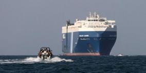 بمشاركة مدمرات وحاملة طائرات.. صد أكبر هجوم للحوثيين