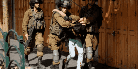 الاحتلال يعتقل عددا من المواطنين من مخيم شعفاط