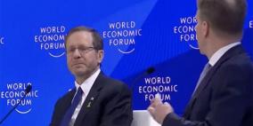 شكاوى جنائية ضد رئيس الاحتلال هرتسوغ خلال حضوره منتدى دافوس