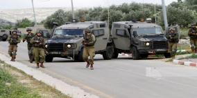 الاحتلال يغلق مدخل بلدة سنجل ويعرقل حركة المواطنين